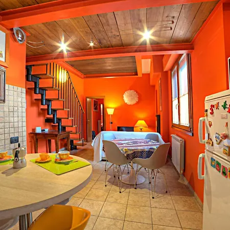 View Over The Rooftops Of Апартаменты *