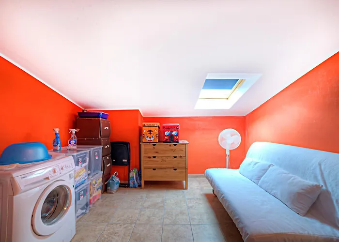 View Over The Rooftops Of 아파트 *