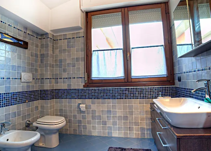 View Over The Rooftops Of 公寓 *